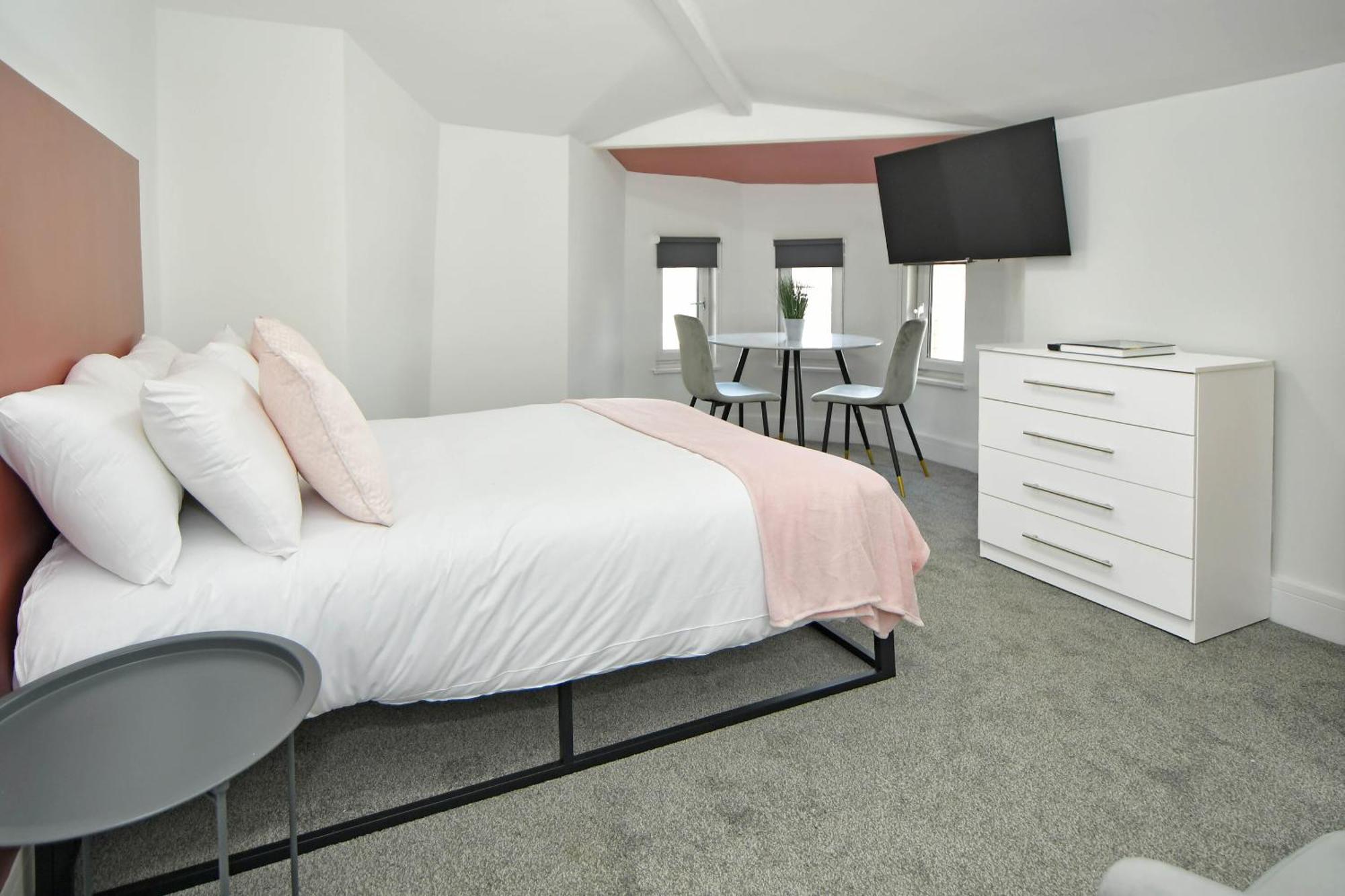 One Battison - Affordable Rooms, & In On Trent Guest house